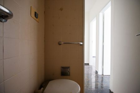 Apartamento à venda com 57m², 2 quartos e 1 vaga Apartamento à venda com 57m², 2 quartos e 1 vagaBanheiro