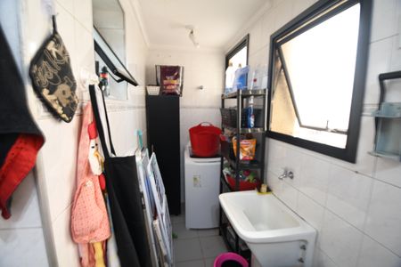 Apartamento à venda com 68m², 3 quartos e 1 vagaÁrea de Serviço