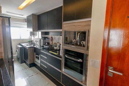 Apartamento à venda com 140m², 2 quartos e 2 vagasCozinha - Armários