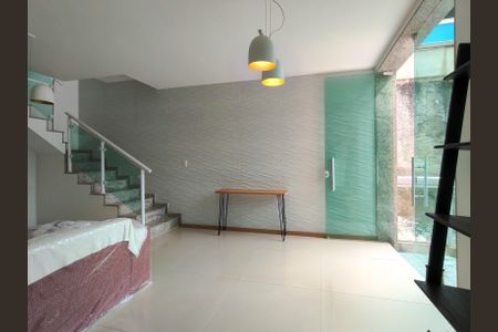 Casa à venda com 400m², 3 quartos e 6 vagas Casa à venda com 400m², 3 quartos e 6 vagasSala