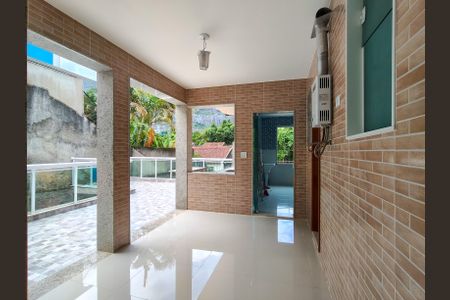 Casa à venda com 400m², 3 quartos e 6 vagas Casa à venda com 400m², 3 quartos e 6 vagasQuintal