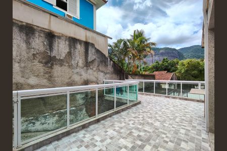 Casa à venda com 400m², 3 quartos e 6 vagas Casa à venda com 400m², 3 quartos e 6 vagasQuintal