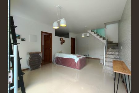 Casa à venda com 400m², 3 quartos e 6 vagas Casa à venda com 400m², 3 quartos e 6 vagasSala