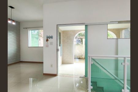 Casa à venda com 400m², 3 quartos e 6 vagas Casa à venda com 400m², 3 quartos e 6 vagasEntrada