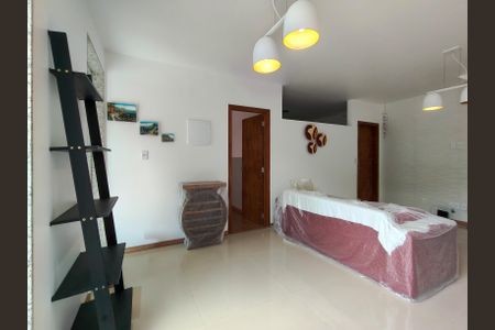 Casa à venda com 400m², 3 quartos e 6 vagas Casa à venda com 400m², 3 quartos e 6 vagasSala