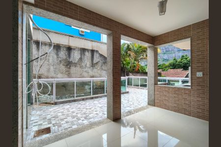 Casa à venda com 400m², 3 quartos e 6 vagas Casa à venda com 400m², 3 quartos e 6 vagasQuintal