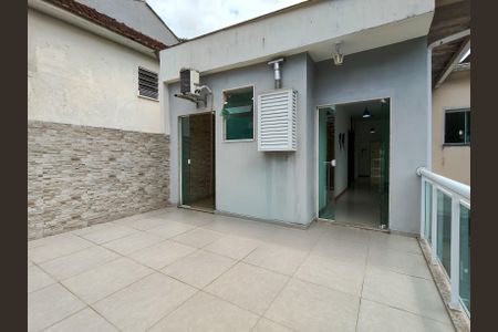 Casa à venda com 400m², 3 quartos e 6 vagas Casa à venda com 400m², 3 quartos e 6 vagasVaranda