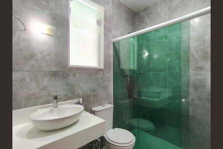 Casa à venda com 400m², 3 quartos e 6 vagas Casa à venda com 400m², 3 quartos e 6 vagasBanheiro da Suíte 2