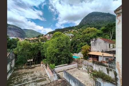 Casa à venda com 400m², 3 quartos e 6 vagas Casa à venda com 400m², 3 quartos e 6 vagasVista da Varanda