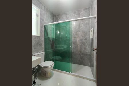 Casa à venda com 400m², 3 quartos e 6 vagas Casa à venda com 400m², 3 quartos e 6 vagasBanheiro da Suíte 2