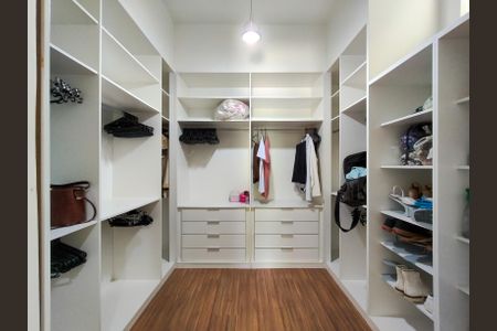 Casa à venda com 400m², 3 quartos e 6 vagas Casa à venda com 400m², 3 quartos e 6 vagasCloset da suíte 1