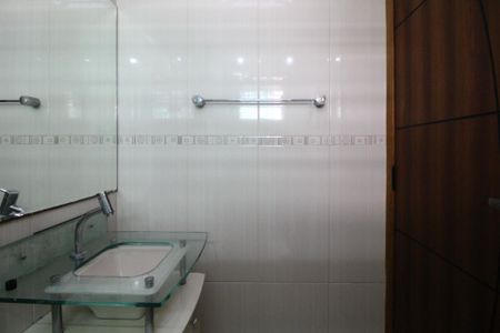 Apartamento à venda com 56m², 2 quartos e 1 vaga Apartamento à venda com 56m², 2 quartos e 1 vagaBanheiro