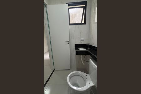 Casa à venda com 75m², 2 quartos e 2 vagasBanheiro da Suíte 2