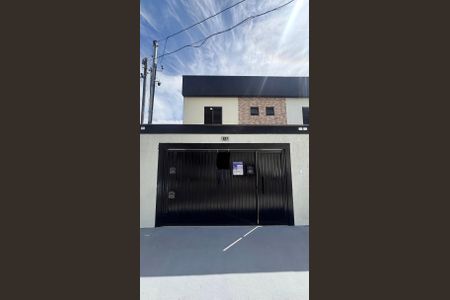 Casa à venda com 75m², 2 quartos e 2 vagasFachada