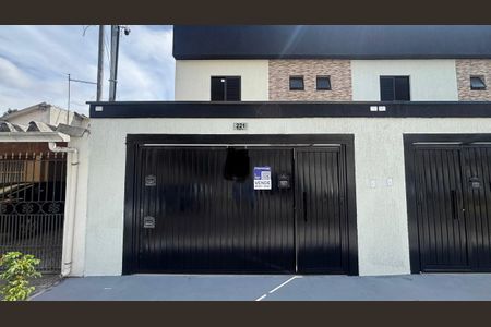 Casa à venda com 75m², 2 quartos e 2 vagasFachada