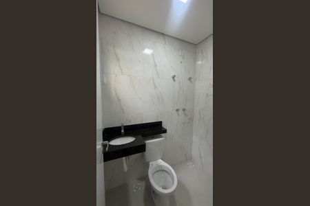 Casa à venda com 75m², 2 quartos e 2 vagasBanheiro da Suíte 2