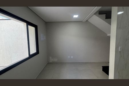 Casa à venda com 75m², 2 quartos e 2 vagasSala - Cozinha