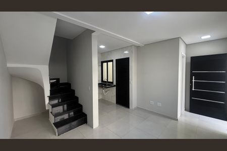 Casa à venda com 75m², 2 quartos e 2 vagasSala - Cozinha