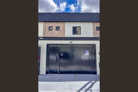 Casa à venda com 75m², 2 quartos e 2 vagasFachada