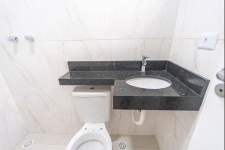 Casa à venda com 75m², 2 quartos e 2 vagasBanheiro do Quarto 2