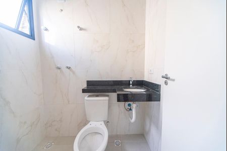 Casa à venda com 75m², 2 quartos e 2 vagasBanheiro do Quarto 1