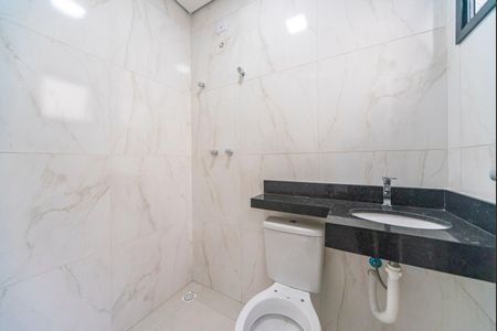 Casa à venda com 75m², 2 quartos e 2 vagasBanheiro do Quarto 2