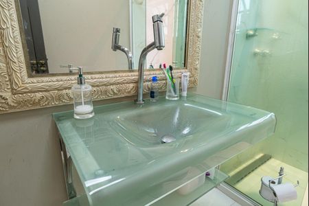 Casa à venda com 230m², 4 quartos e 2 vagasBanheiro 2