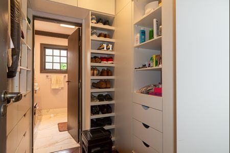 Casa à venda com 230m², 4 quartos e 2 vagasCloset da Suíte