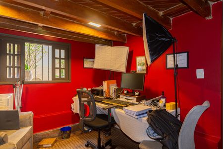 Casa à venda com 230m², 4 quartos e 2 vagasEscritório 2