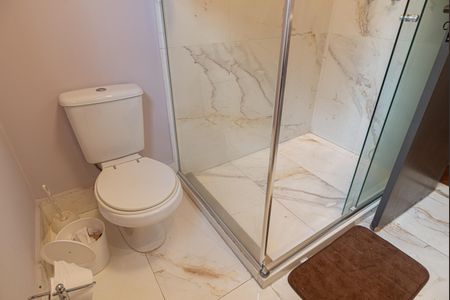 Casa à venda com 230m², 4 quartos e 2 vagasBanheiro da Suíte