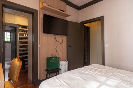 Casa à venda com 230m², 4 quartos e 2 vagasSuíte