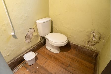 Casa à venda com 230m², 4 quartos e 2 vagasBanheiro de Serviço