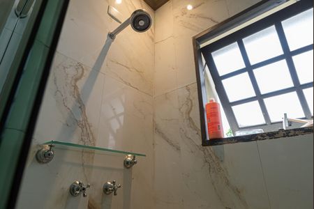 Casa à venda com 230m², 4 quartos e 2 vagasBanheiro 2