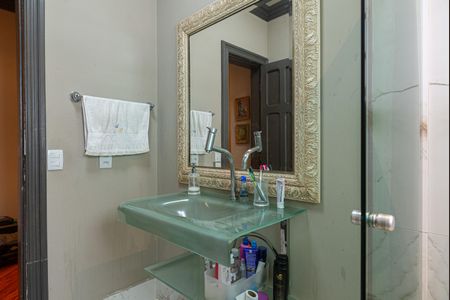 Casa à venda com 230m², 4 quartos e 2 vagasBanheiro 2