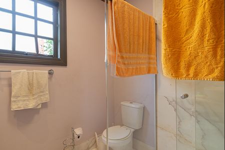 Casa à venda com 230m², 4 quartos e 2 vagasBanheiro da Suíte