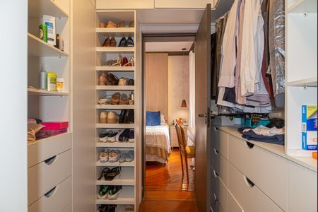 Casa à venda com 230m², 4 quartos e 2 vagasCloset da Suíte