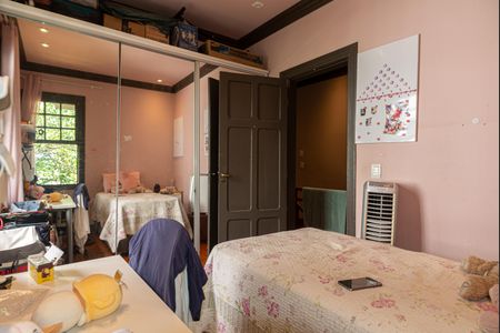 Casa à venda com 230m², 4 quartos e 2 vagasQuarto 4