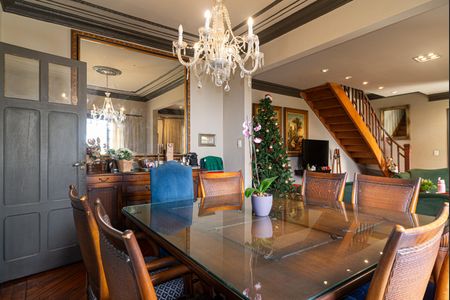 Casa à venda com 230m², 4 quartos e 2 vagasSala