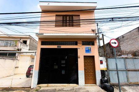 Casa para alugar com 80m², 2 quartos e sem vagaFachada