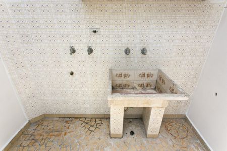 Casa para alugar com 80m², 2 quartos e sem vagaÁrea de Serviço / Quintal