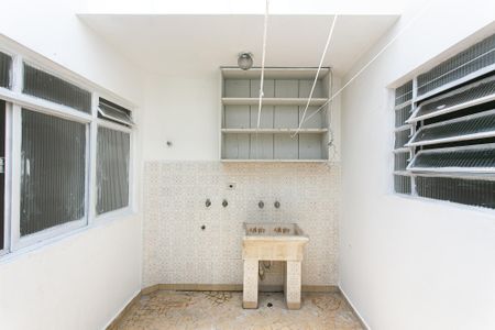 Casa para alugar com 80m², 2 quartos e sem vagaÁrea de Serviço / Quintal
