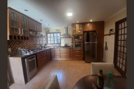 Casa à venda com 288m², 3 quartos e 3 vagasFoto 01