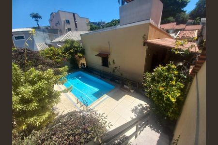 Casa à venda com 288m², 3 quartos e 3 vagasFoto 01