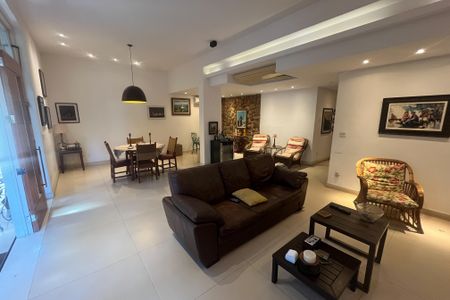 Casa à venda com 288m², 3 quartos e 3 vagasSala