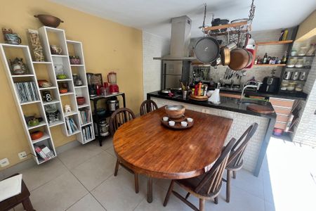 Casa à venda com 288m², 3 quartos e 3 vagasÁrea comum - Churrasqueira