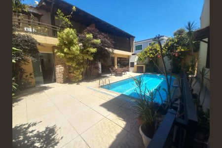 Casa à venda com 288m², 3 quartos e 3 vagasFoto 01