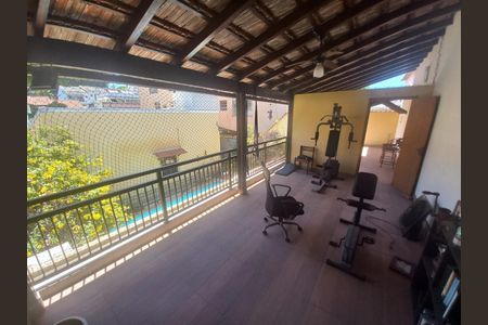 Casa à venda com 288m², 3 quartos e 3 vagasFoto 01