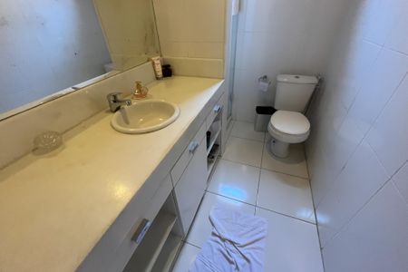 Casa à venda com 288m², 3 quartos e 3 vagasBanheiro 1