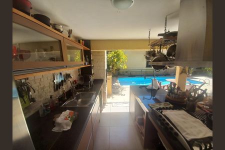 Casa à venda com 288m², 3 quartos e 3 vagasFoto 01