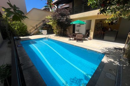 Casa à venda com 288m², 3 quartos e 3 vagasÁrea comum